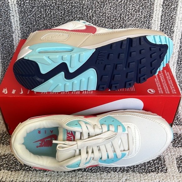 Nike Air Max 90
Women's Shoes - Picture 4 of 16